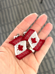 Boucles d’oreilles FSL drapeau ondulé du Canada - Boucles d’oreilles en dentelle autoportantes dans le cerceau