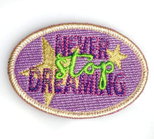 Conception de broderie Never Stop Dreaming Patch