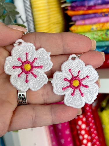 Boucles d’oreilles Cherry Blossom FSL - Boucles d’oreilles en dentelle autoportantes In the Hoop