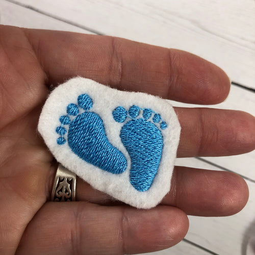 Conception de broderie de mini pieds de bébé