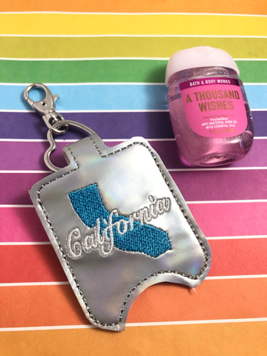 California Hand Sanitizer Holder Snap Tab Version Dans le projet de broderie Hoop 1 oz BBW pour cerceaux 5x7