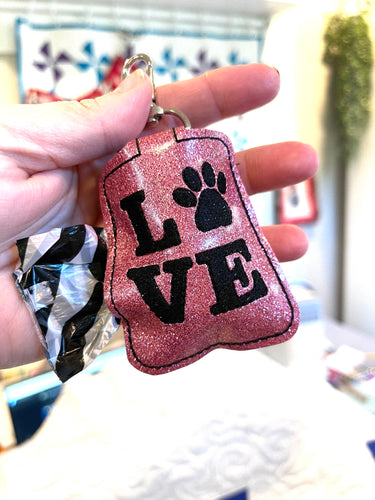 Love Paw Print Doggie Bag Roll Holder Snap Tab Version Dans le projet de broderie Hoop pour cerceaux 5x7