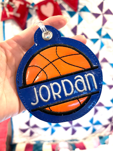 Etiqueta de bolsa de apliques en blanco de baloncesto dividido o adorno para aros 4x4