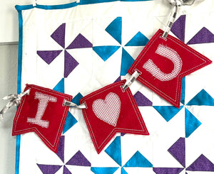 I Heart U Applique Banner In the Hoop Project pour 5x7 Hoops