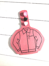 Diseño de bordado de etiqueta de mochila/llavero de chaqueta de mezclilla