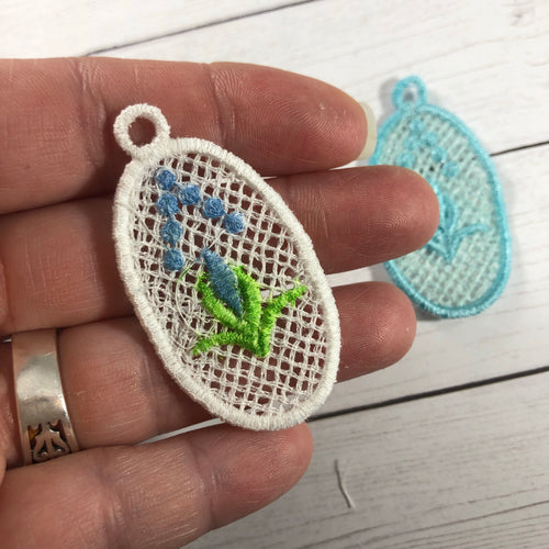 Floral Bud Lace Pendant for 4x4 hoops